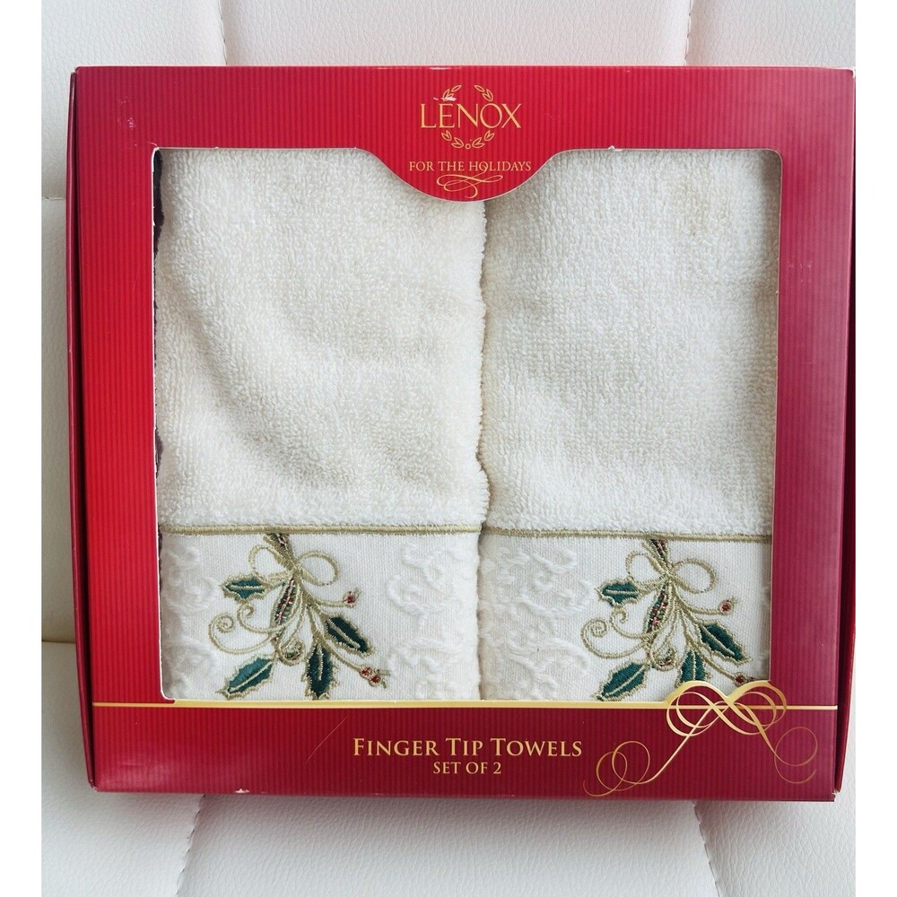 Lenox Ribbon & Holly Finger Tip Towels